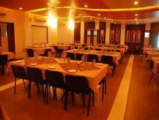 Hotel Indralok Junagadh Exterior foto